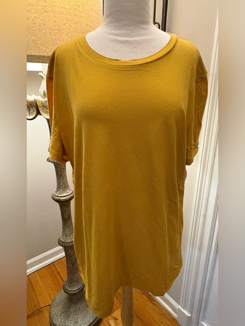 GAP Women's 100% Cotton Short Sleeve Tee in Mustard Yellow - *XL TALL* (EUC)